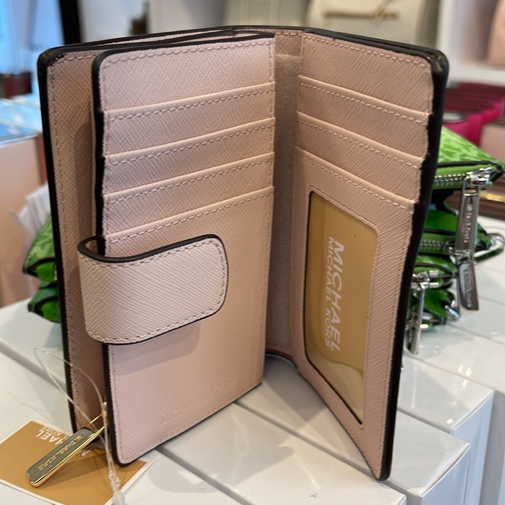 Michael Medium Crossgrain Leather Bifold Wallet
Powder Blush 
NWT - Picture 4 of 16
